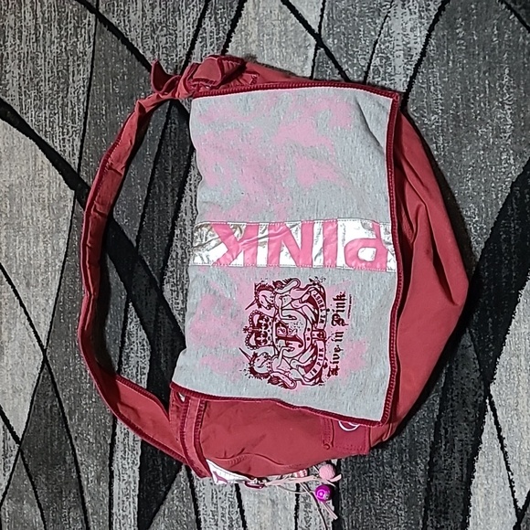 VINTAGE VS PINK LIVE IN PINK MAROON SNAP-BACK POUCHES SHOULDER DUFFLE BAG - Picture 1 of 16